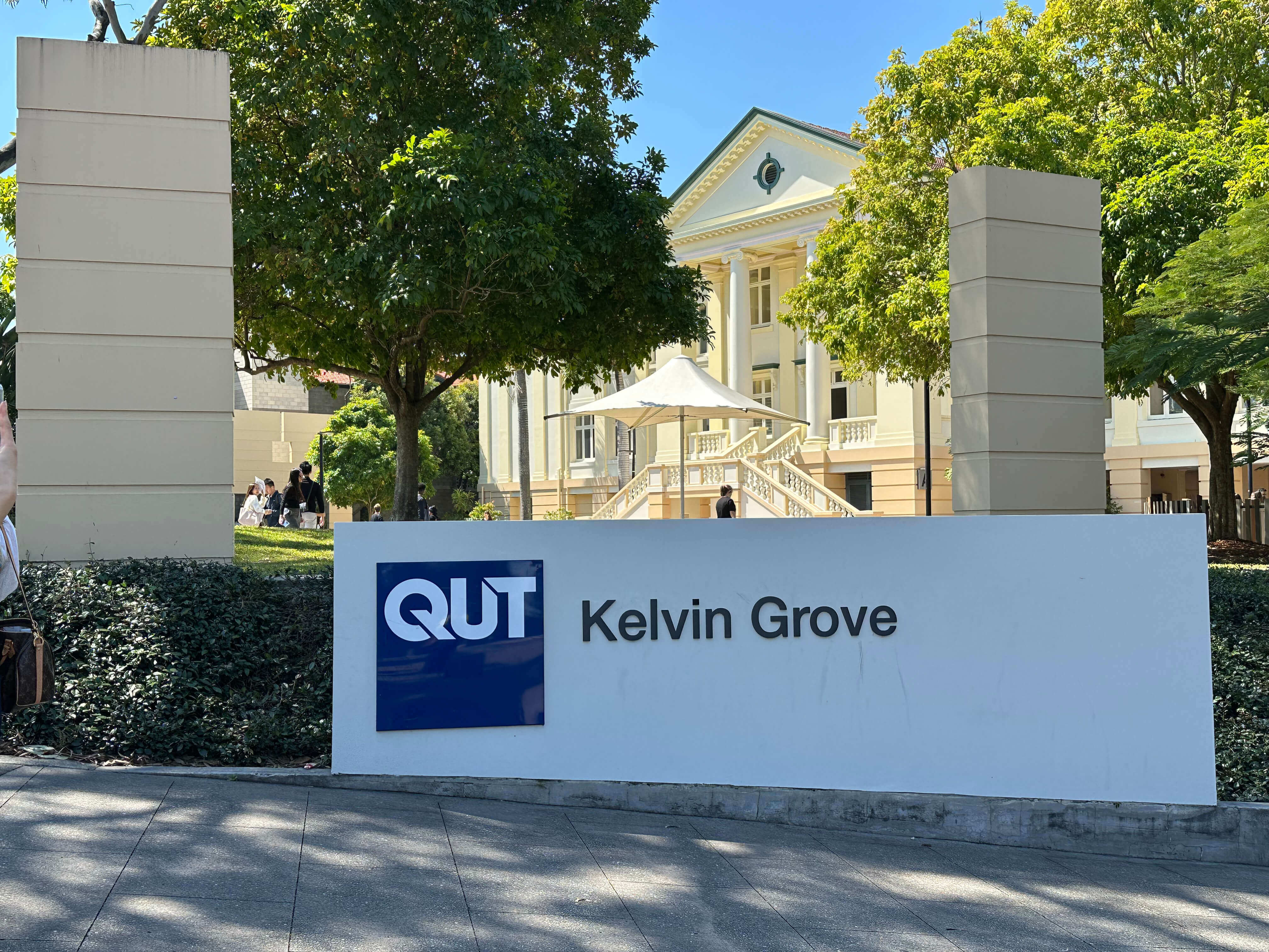 ①Kelvin Groveキャンパス風景