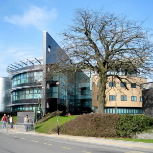 スウォンジー大学 Swansea University シングルトン・パーク校 Singleton Park Campus